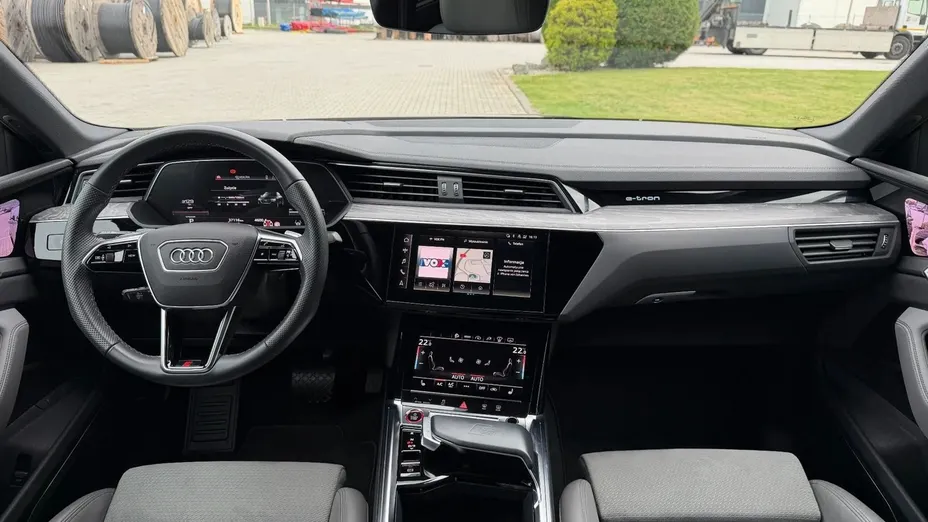 AUDI e-tron -