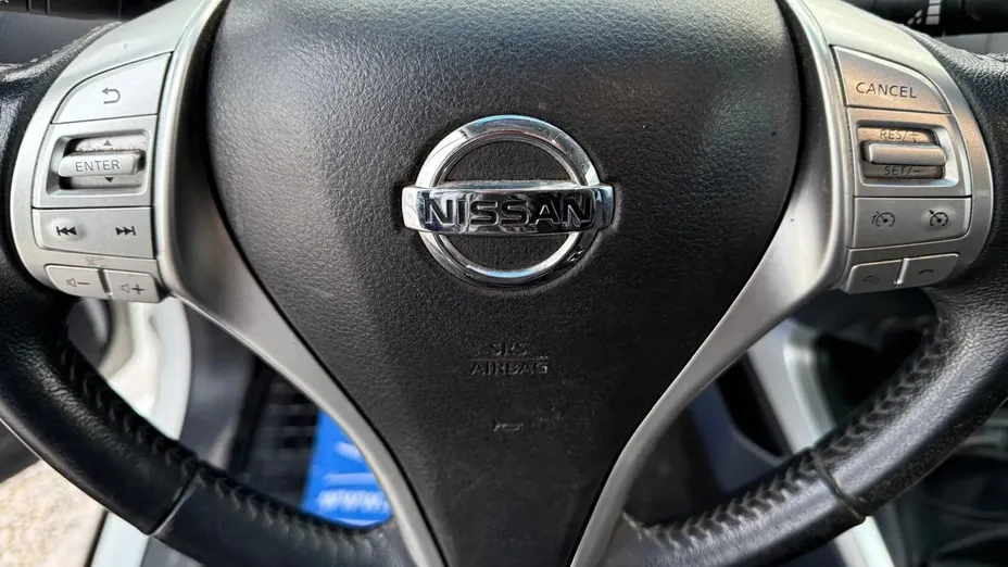 NISSAN Navara -