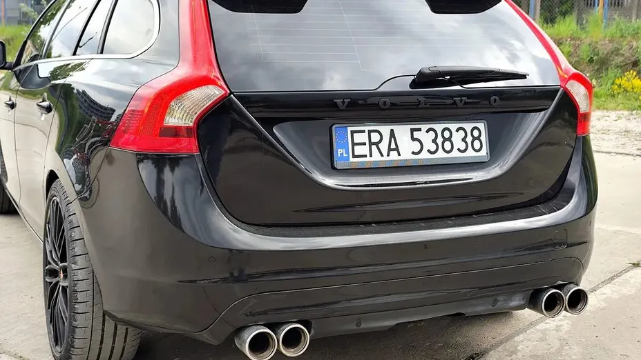 VOLVO V60 -