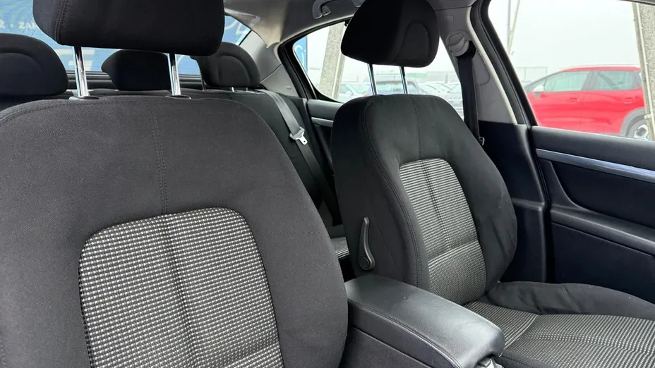 PEUGEOT 407 407 2.0 HDI Intense