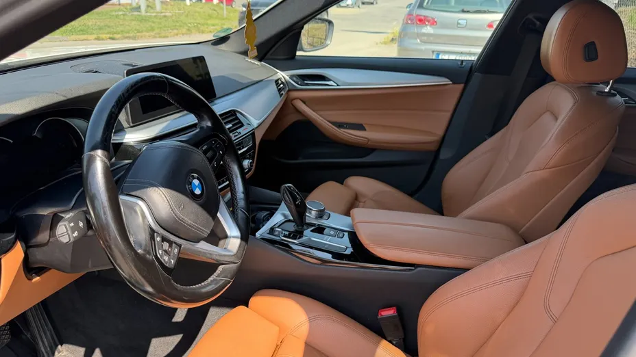 BMW Seria 5 520d Luxury Line aut