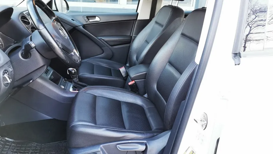 VOLKSWAGEN Tiguan -