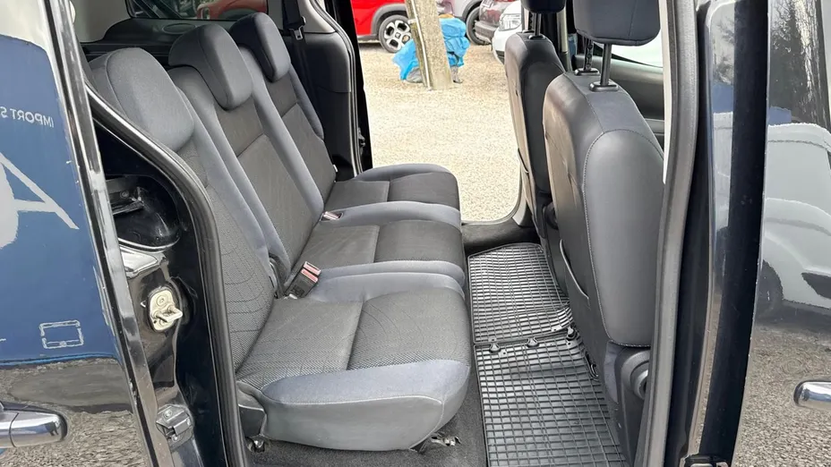 PEUGEOT Partner Van -