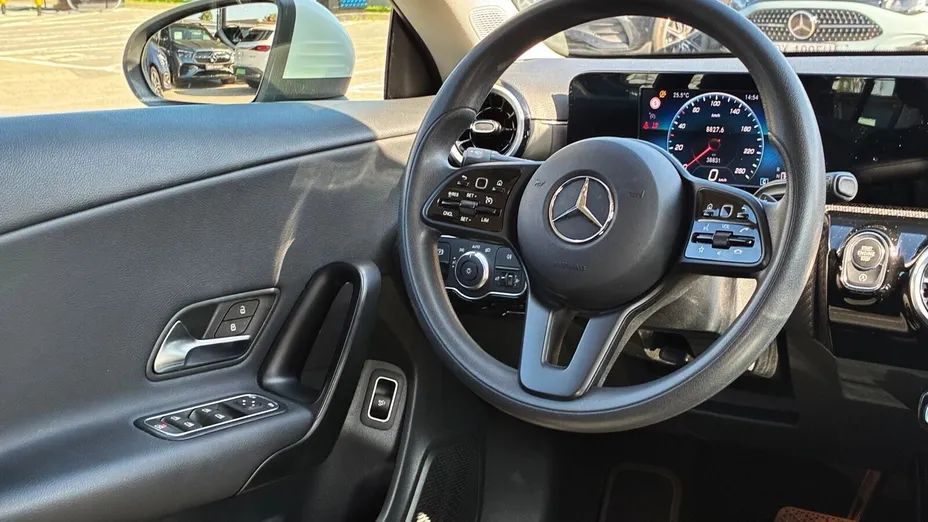 MERCEDES-BENZ CLA CLA 180 7G-DCT