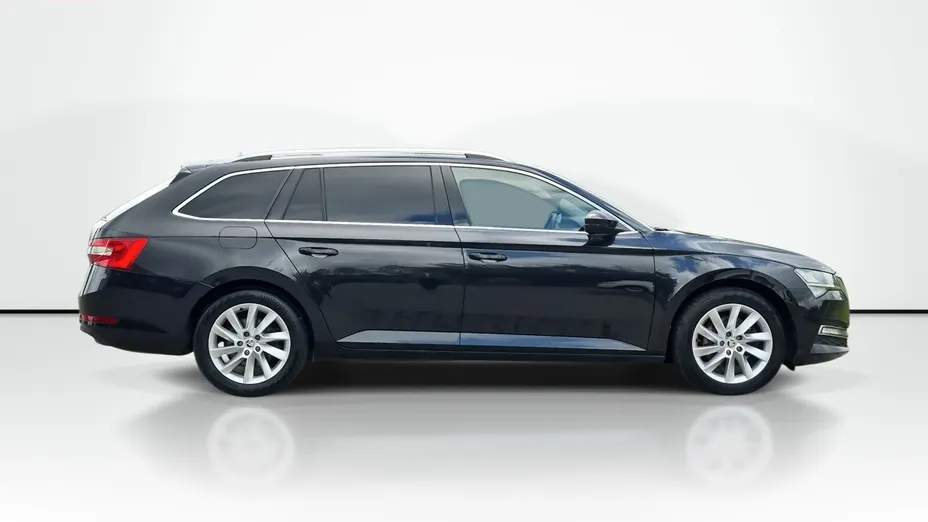 SKODA Superb -