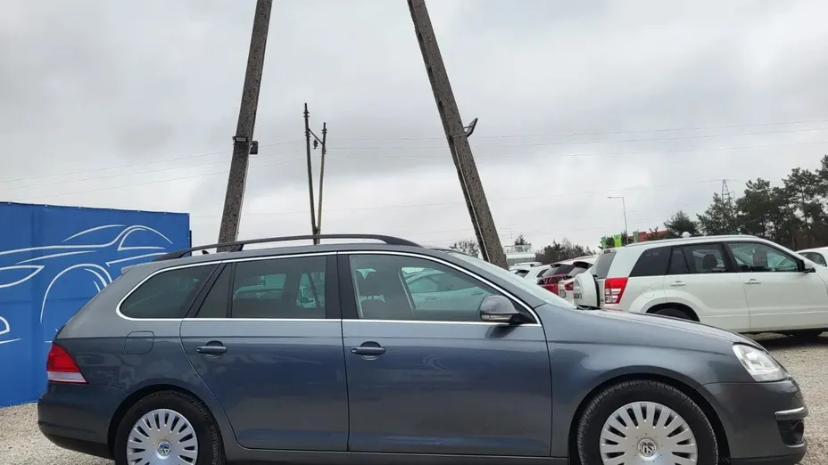VOLKSWAGEN Golf -