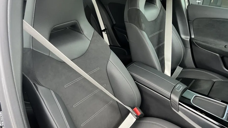 MERCEDES-BENZ A Klasa A 250 e PHEV AMG Line 8G-DCT