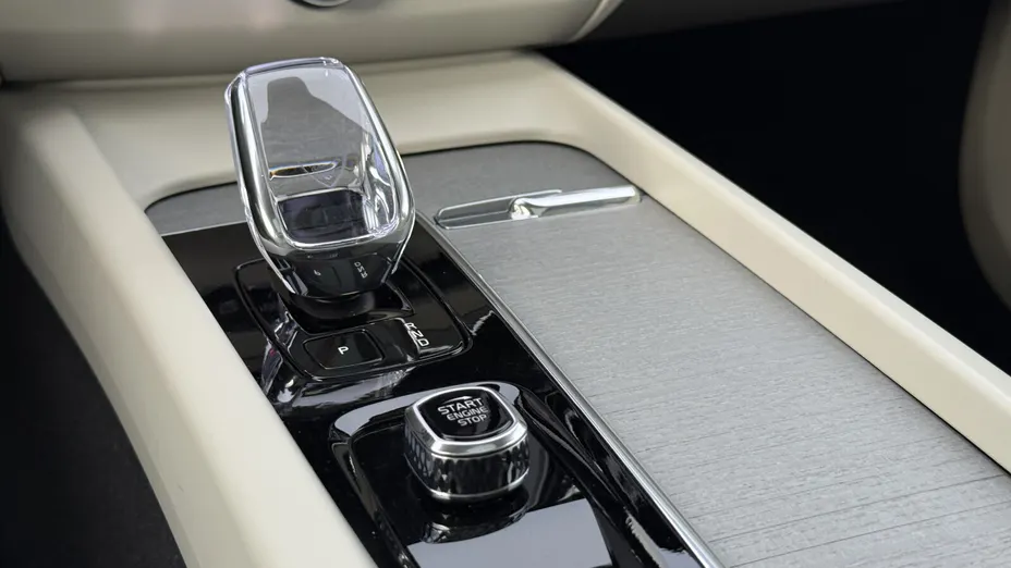 VOLVO XC60 XC60 T6 Plug-In Hybrid AWD Ultra Bright aut