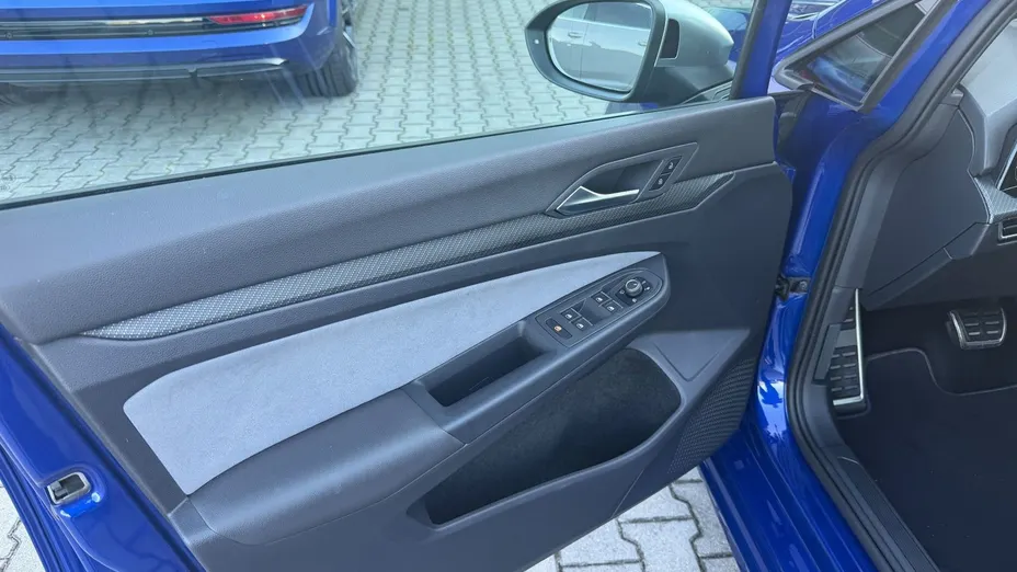 VOLKSWAGEN Golf -