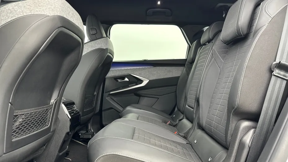 PEUGEOT 5008 -