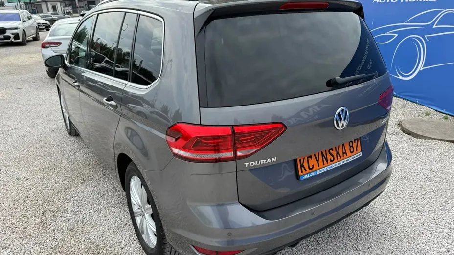VOLKSWAGEN Touran -