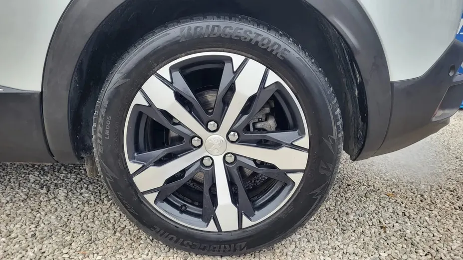 PEUGEOT 3008 -