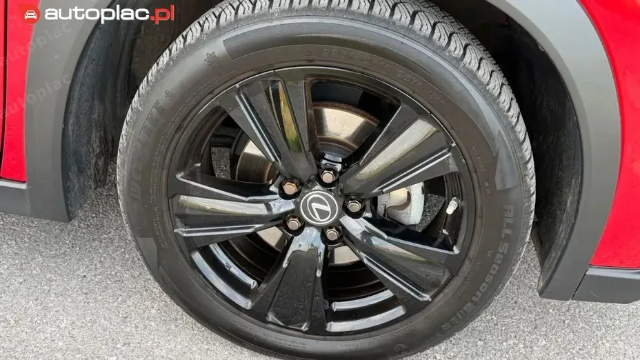 LEXUS UX -