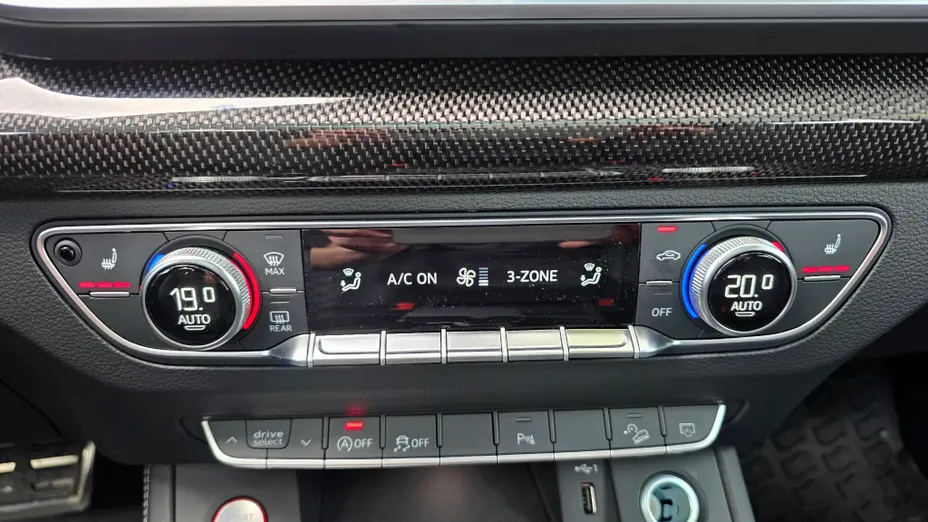 AUDI SQ5 -