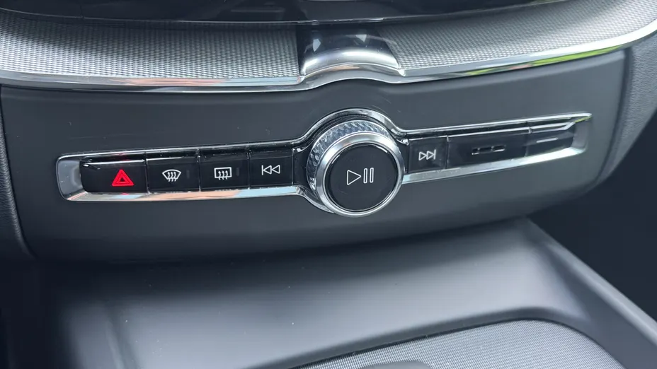 VOLVO XC60 XC60 T6 Plug-In Hybrid AWD Plus Dark aut