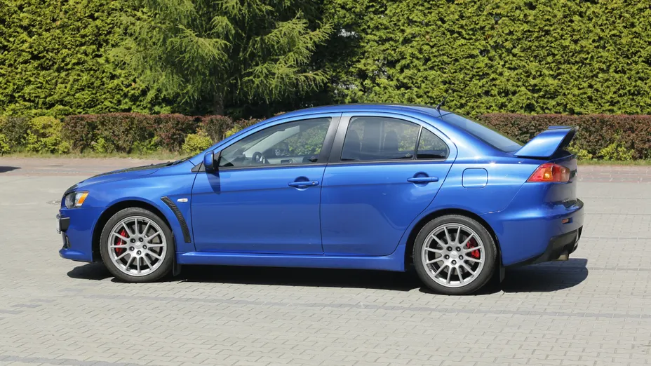 MITSUBISHI Lancer Evolution -