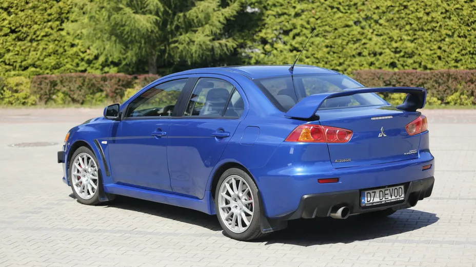 MITSUBISHI Lancer Evolution -