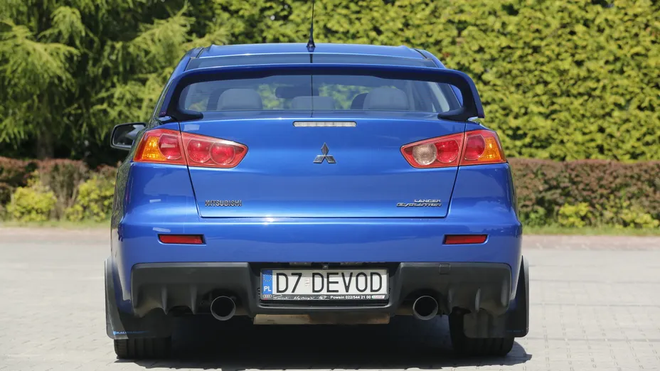 MITSUBISHI Lancer Evolution -