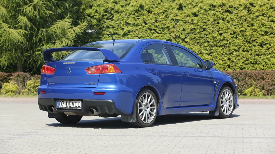 MITSUBISHI Lancer Evolution -