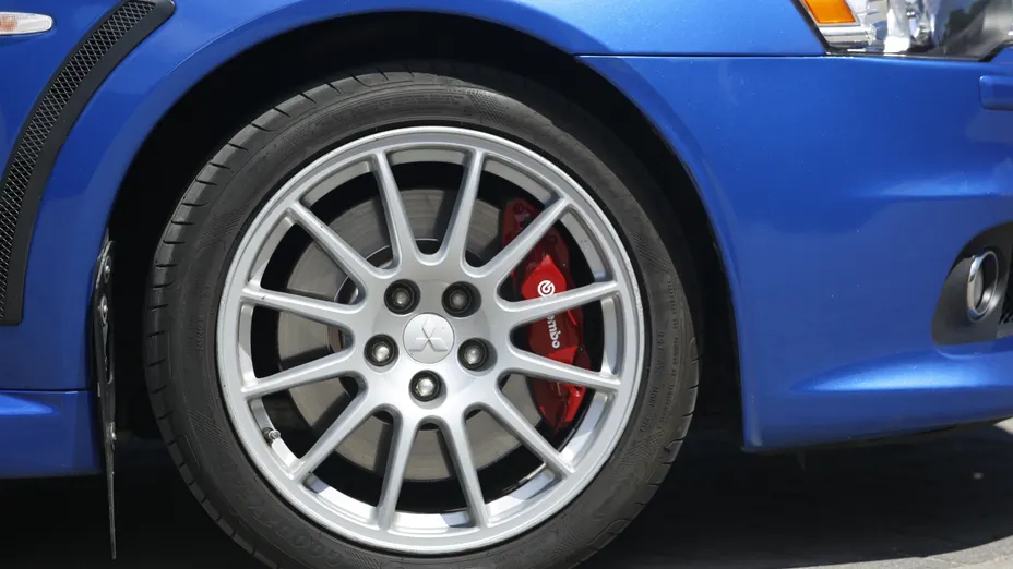 MITSUBISHI Lancer Evolution -