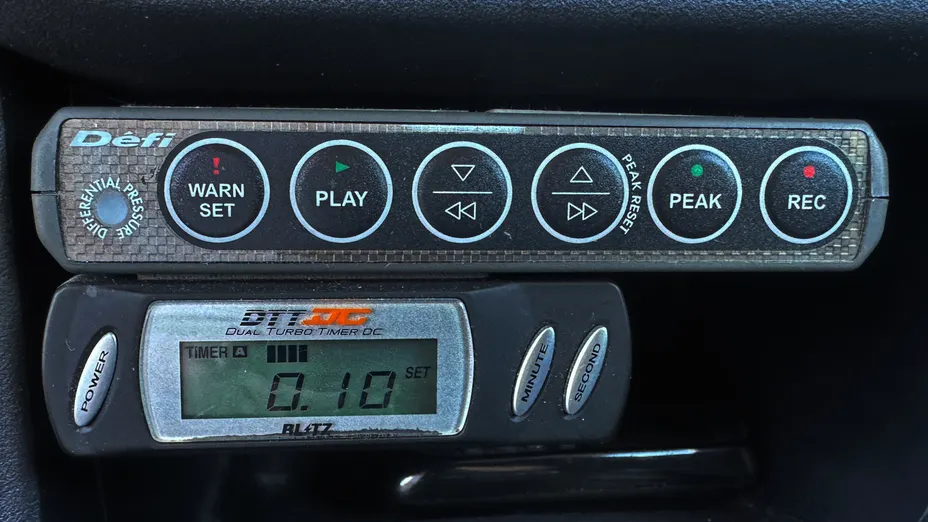 MITSUBISHI Lancer Evolution -