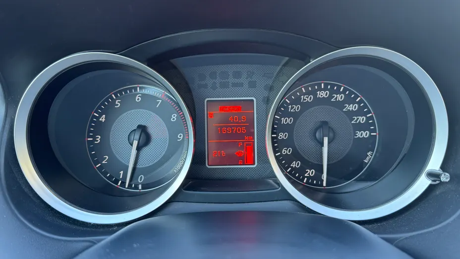 MITSUBISHI Lancer Evolution -