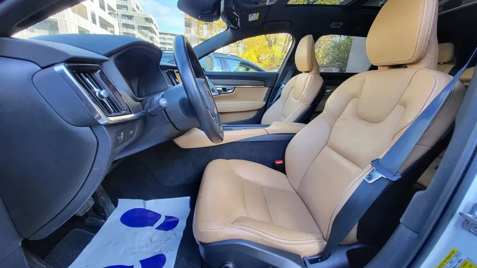 VOLVO V90 -