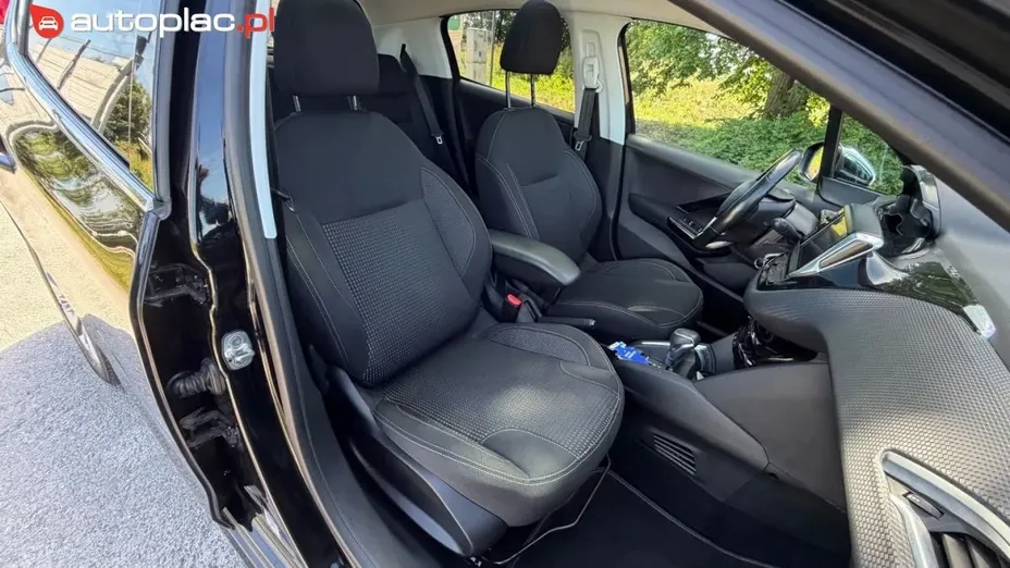 PEUGEOT 208 208 1.2 PureTech Business S&S