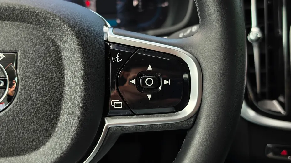VOLVO V60 V60 T6 AWD Plug-In Hybrid Plus Dark aut