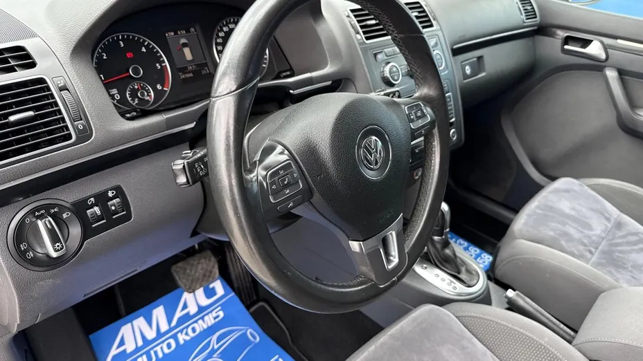 VOLKSWAGEN Touran -