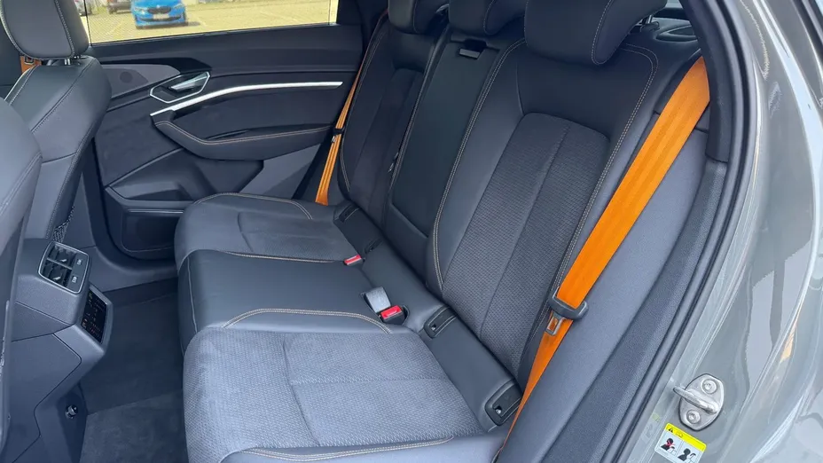 AUDI e-tron -