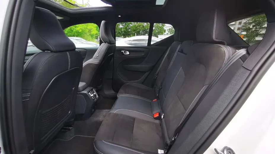 VOLVO XC40 -