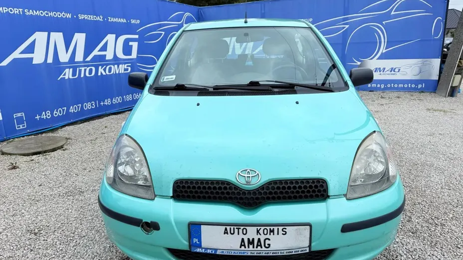 TOYOTA Yaris -