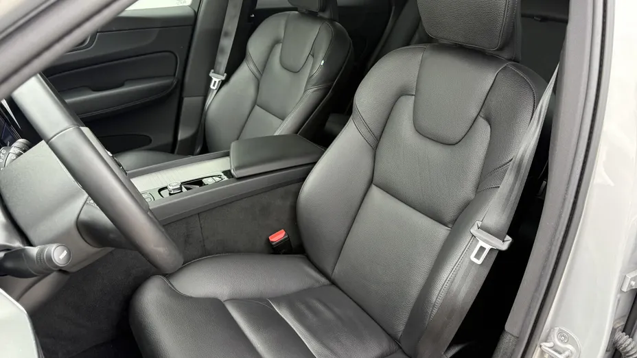 VOLVO XC60 XC60 T6 Plug-In Hybrid AWD Plus Dark aut