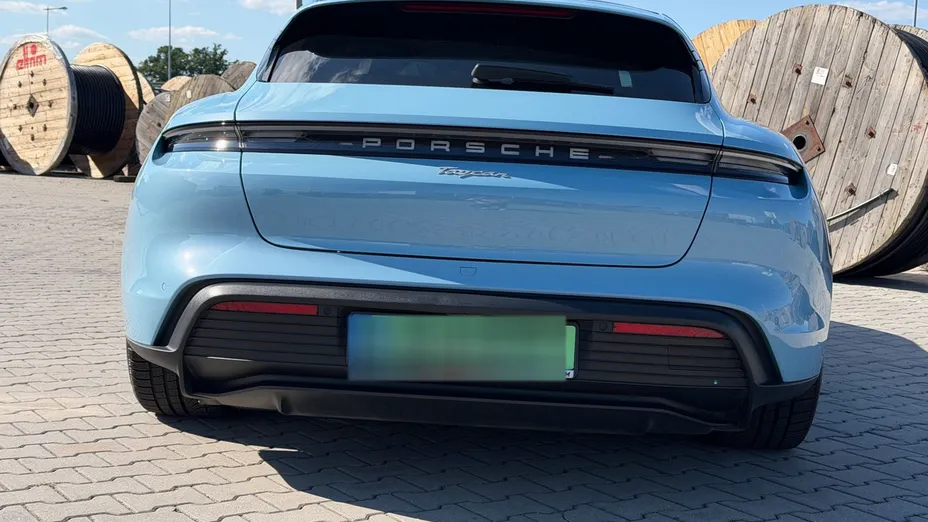 PORSCHE Taycan -