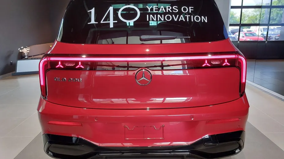 MERCEDES-BENZ GLB -