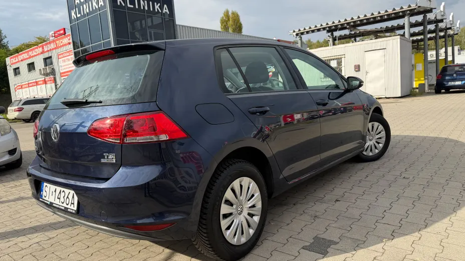 VOLKSWAGEN Golf -