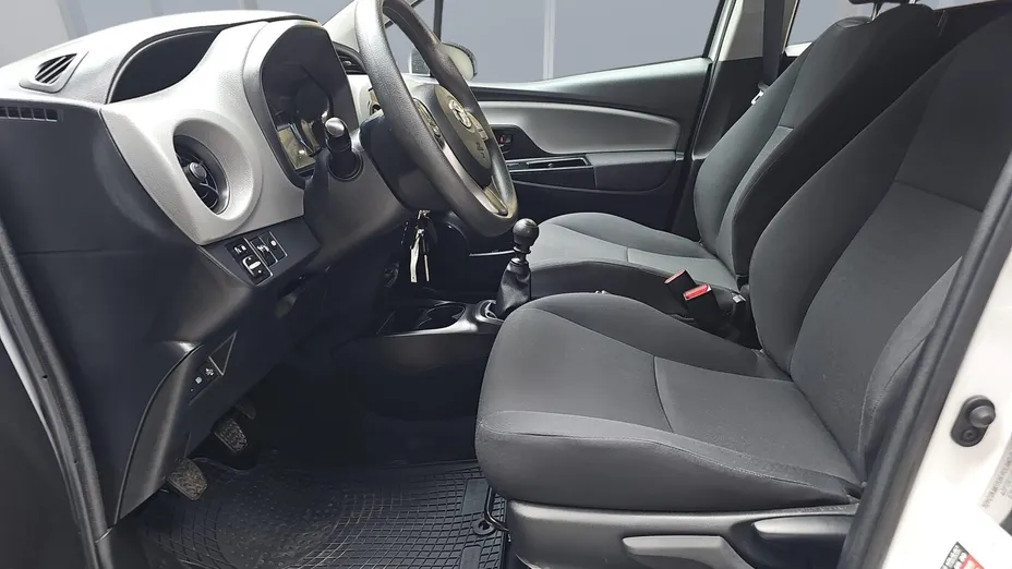 TOYOTA Yaris Yaris 1.5 Active
