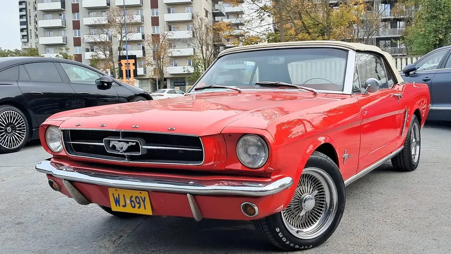 FORD Mustang -