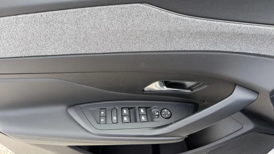 PEUGEOT 308 -