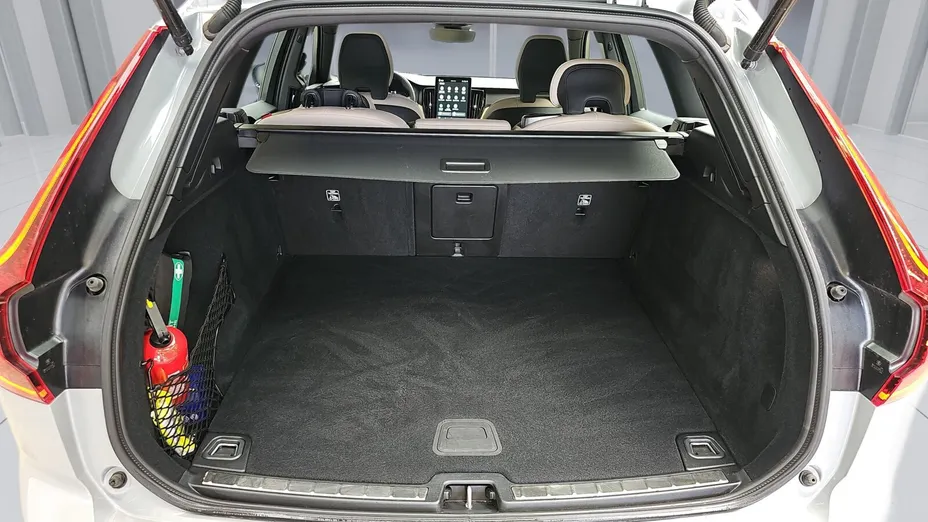 VOLVO XC60 XC60 B5 B AWD Plus Dark aut