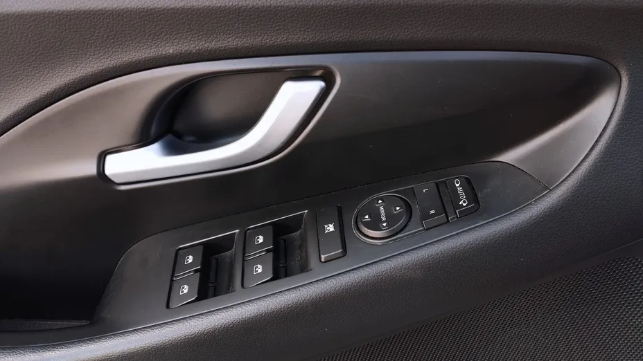 HYUNDAI i30 i30 1.5 T-GDI 48V Smart