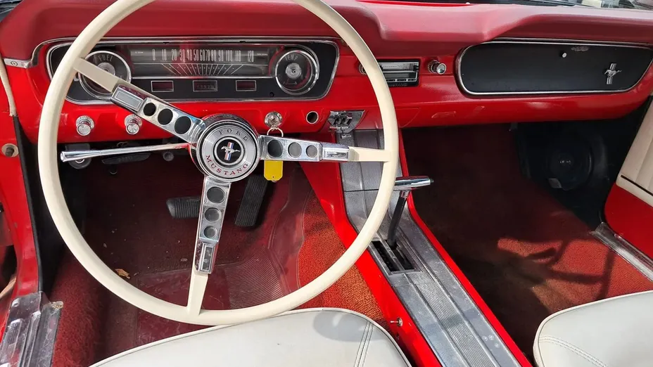 FORD Mustang -