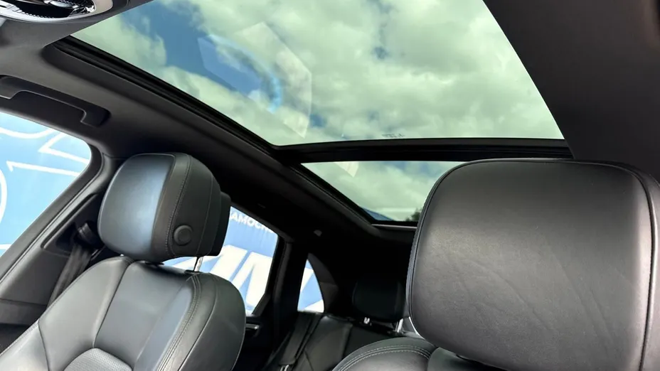 PORSCHE Macan -