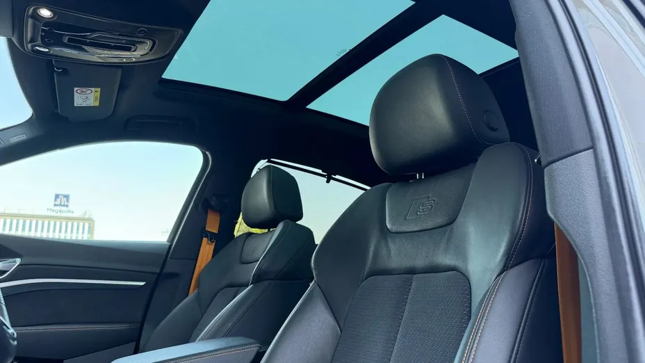AUDI e-tron -