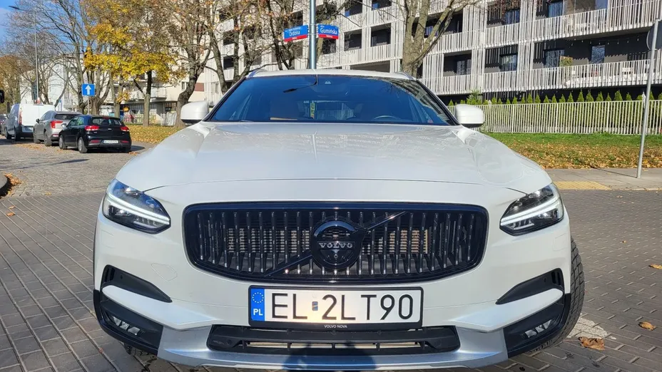 VOLVO V90 -