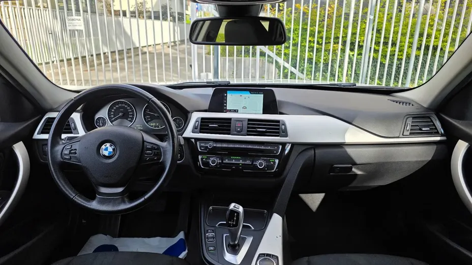 BMW Seria 3 320d xDrive Luxury Line aut