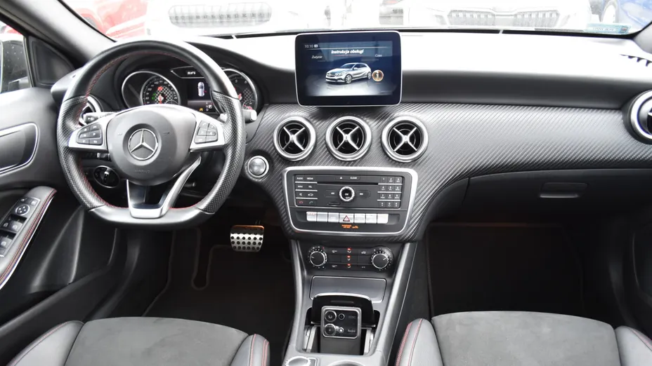 MERCEDES-BENZ A Klasa A 180 7G-DCT AMG Line
