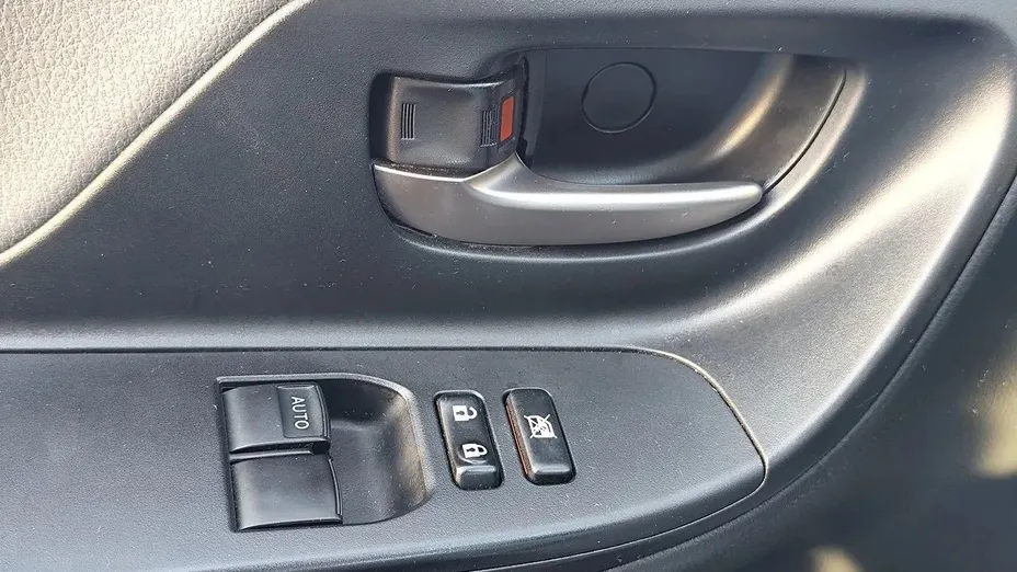 TOYOTA Yaris -