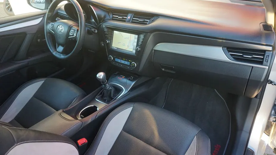 TOYOTA Avensis -